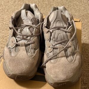 adidas Yeezy 500 Box in Tan/Brown
